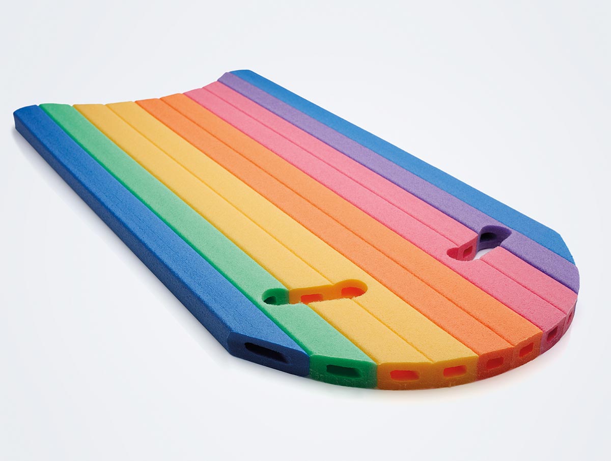 Schwimmbrett Comfy Twin Schwimmhilfe mit 2 Griffen | in Regenbogenfarben